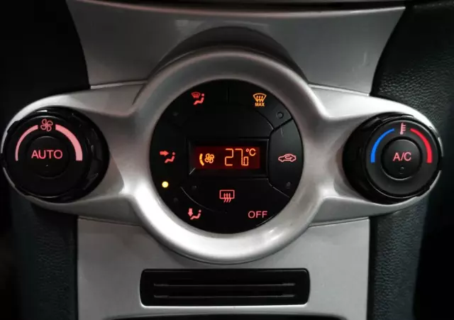 FORD Fiesta 1.4 TDCi Titanium