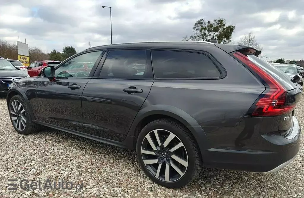 VOLVO V90 Cross Country 