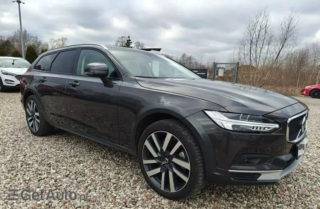 VOLVO V90 Cross Country 