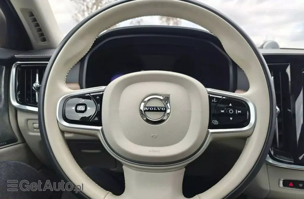 VOLVO V90 Cross Country 