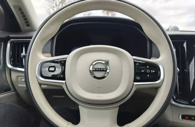 VOLVO V90 Cross Country 