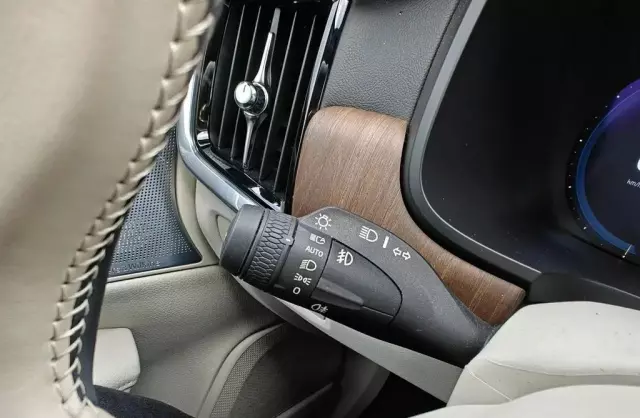 VOLVO V90 Cross Country 