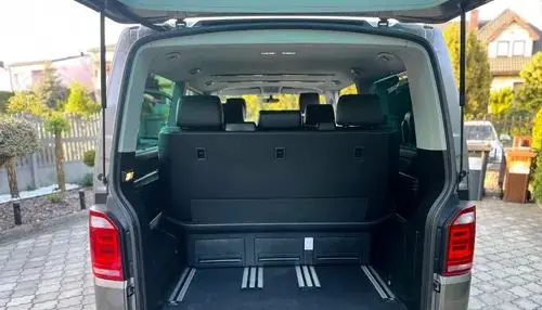 VOLKSWAGEN Multivan 