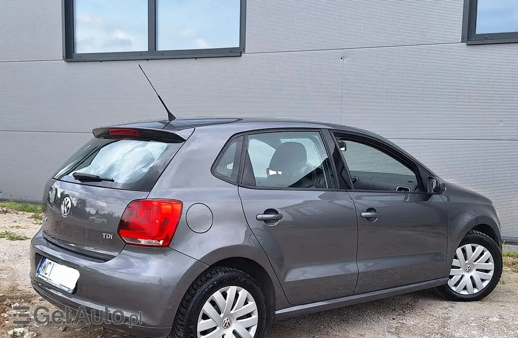 VOLKSWAGEN Polo 