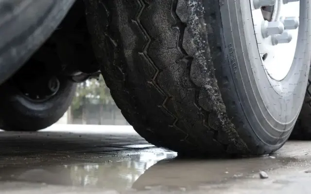 STAS WYWROTKA / S300CX / 44m3 / Z NADSTAWKAMI 52 m3 / ALUMINIOWA / OSIE MERCEDES / OŚ PODNOSZONA / KLAPO-DRZWI / ALUMINIOWE FELGI 