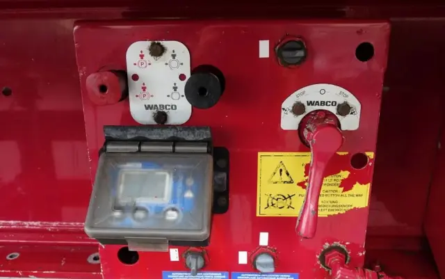 STAS WYWROTKA / S300CX / 44m3 / Z NADSTAWKAMI 52 m3 / ALUMINIOWA / OSIE MERCEDES / OŚ PODNOSZONA / KLAPO-DRZWI / ALUMINIOWE FELGI 