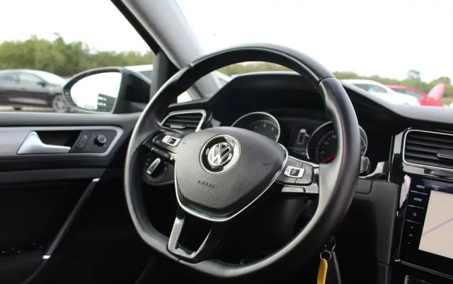 VOLKSWAGEN Golf 1.4 TSI BlueMotion Technology DSG Highline