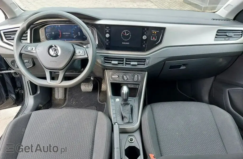 VOLKSWAGEN Polo 