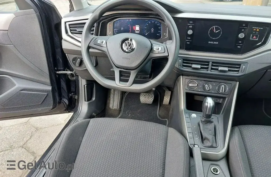 VOLKSWAGEN Polo 