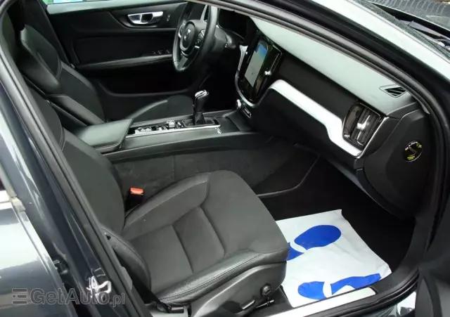VOLVO V60 D3 Momentum