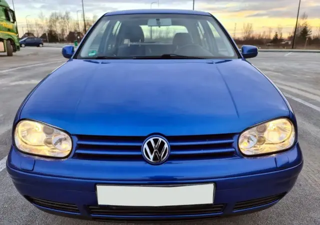 VOLKSWAGEN Golf IV 1.6 Highline