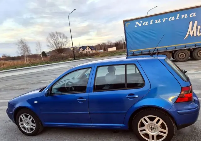 VOLKSWAGEN Golf IV 1.6 Highline