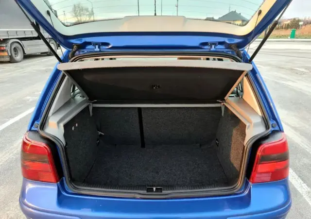 VOLKSWAGEN Golf IV 1.6 Highline