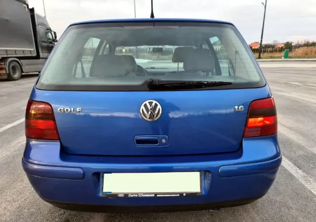 VOLKSWAGEN Golf IV 1.6 Highline