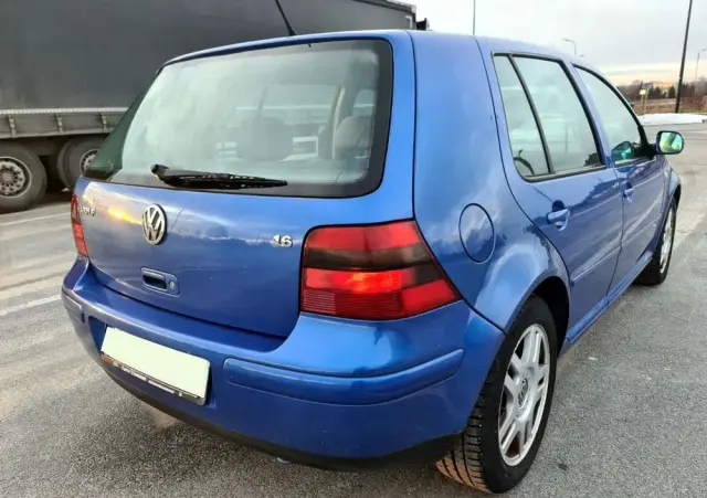 VOLKSWAGEN Golf IV 1.6 Highline