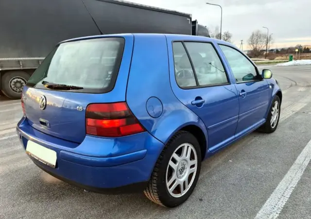 VOLKSWAGEN Golf IV 1.6 Highline