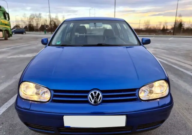 VOLKSWAGEN Golf IV 1.6 Highline