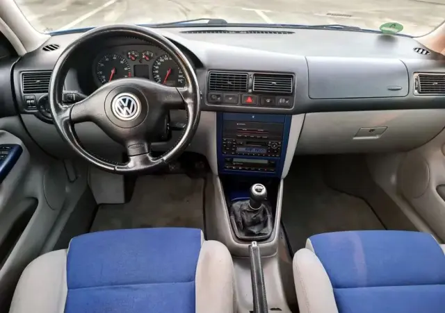 VOLKSWAGEN Golf IV 1.6 Highline