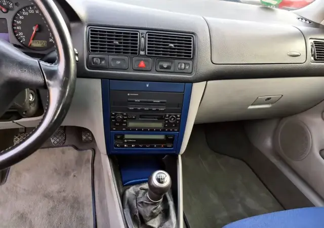 VOLKSWAGEN Golf IV 1.6 Highline