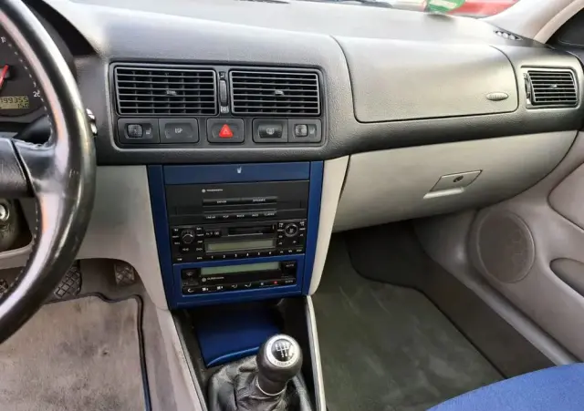 VOLKSWAGEN Golf IV 1.6 Highline