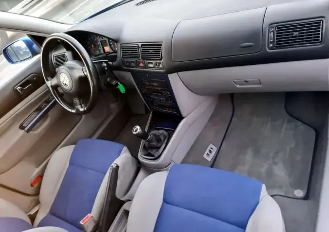 VOLKSWAGEN Golf IV 1.6 Highline