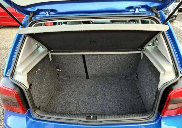 VOLKSWAGEN Golf IV 1.6 Highline