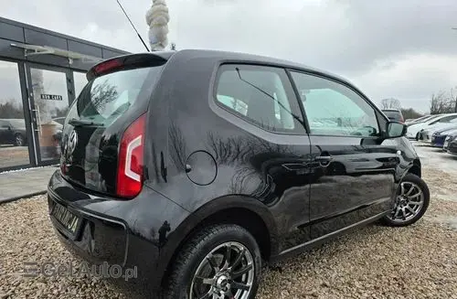 VOLKSWAGEN Up! 