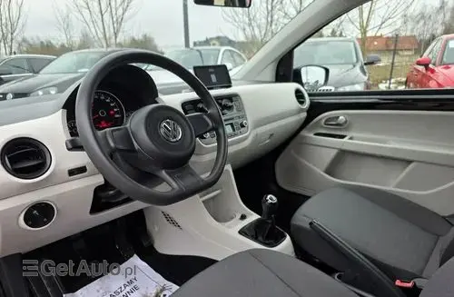 VOLKSWAGEN Up! 