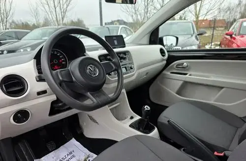 VOLKSWAGEN Up! 