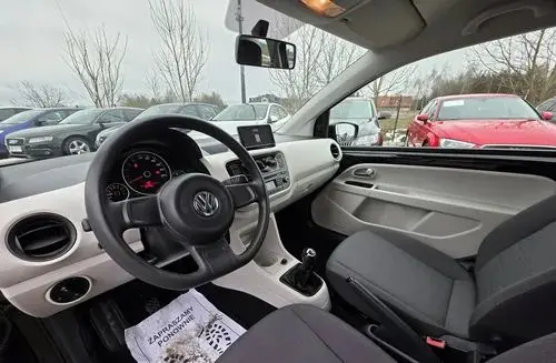 VOLKSWAGEN Up! 