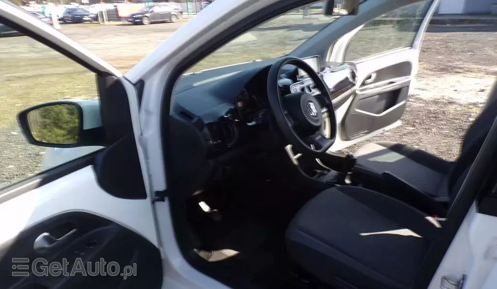 VOLKSWAGEN Up! 