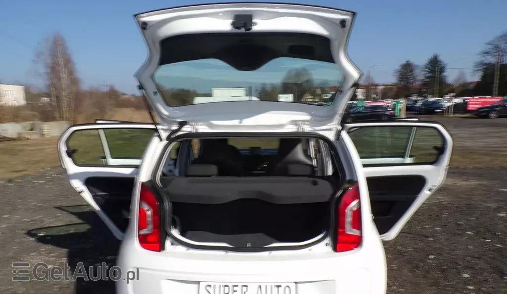 VOLKSWAGEN Up! 