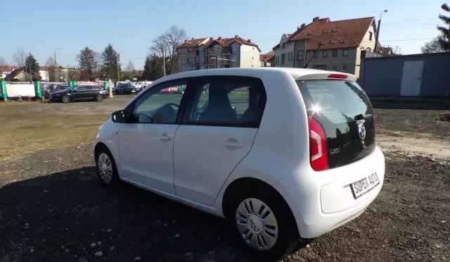 VOLKSWAGEN Up! 