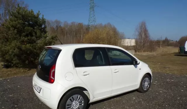 VOLKSWAGEN Up! 
