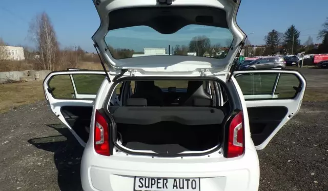 VOLKSWAGEN Up! 