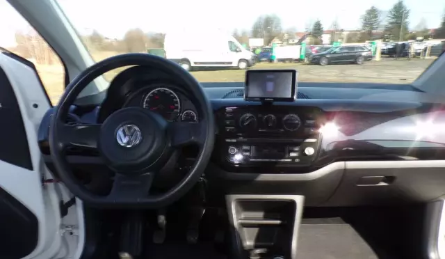 VOLKSWAGEN Up! 