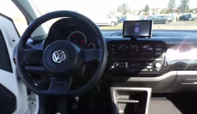 VOLKSWAGEN Up! 