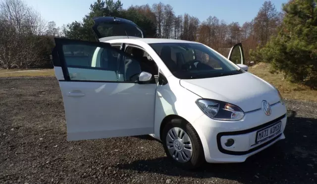 VOLKSWAGEN Up! 