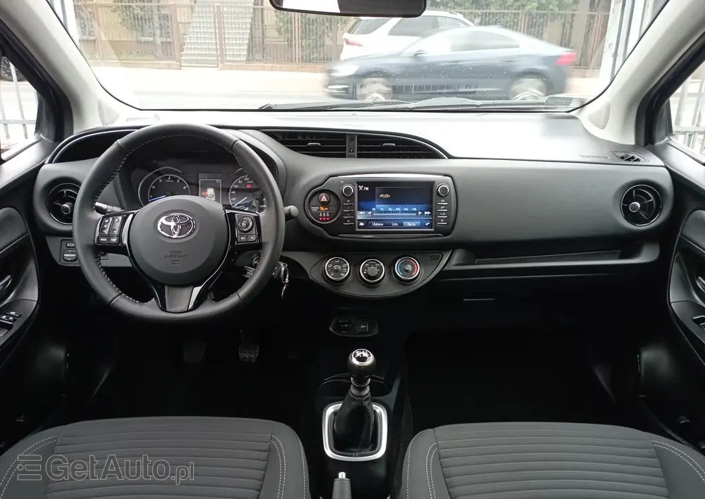 TOYOTA Yaris 1.5 Premium