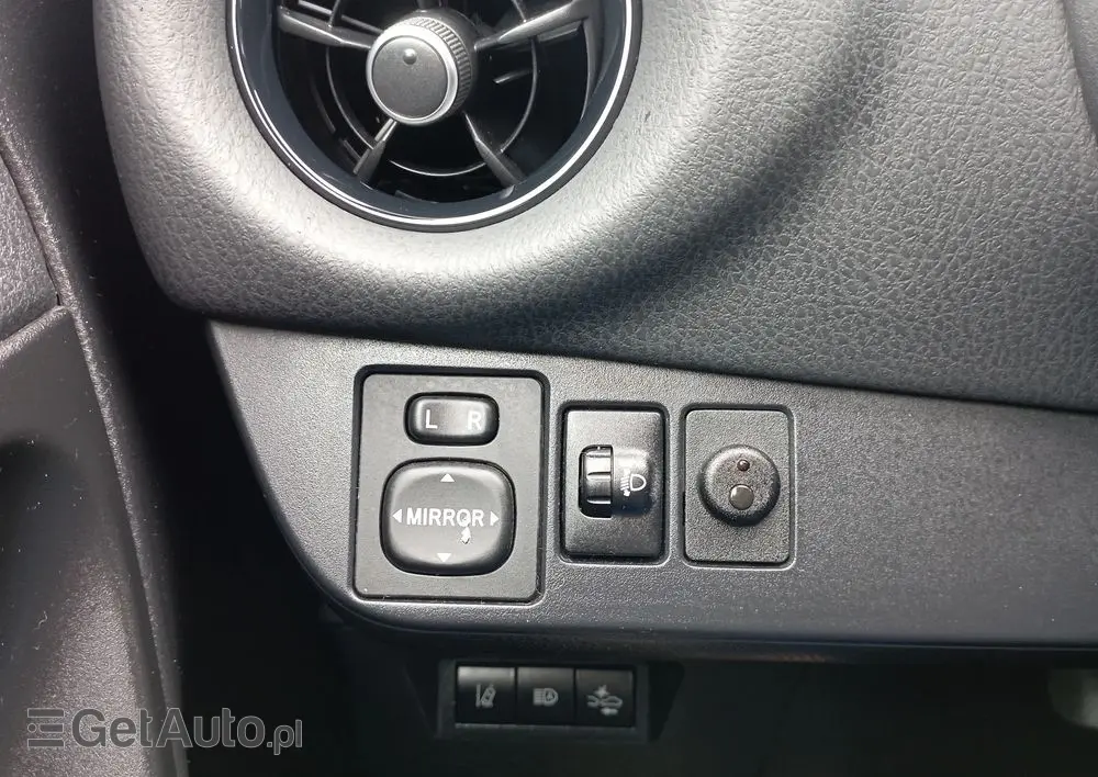 TOYOTA Yaris 1.5 Premium