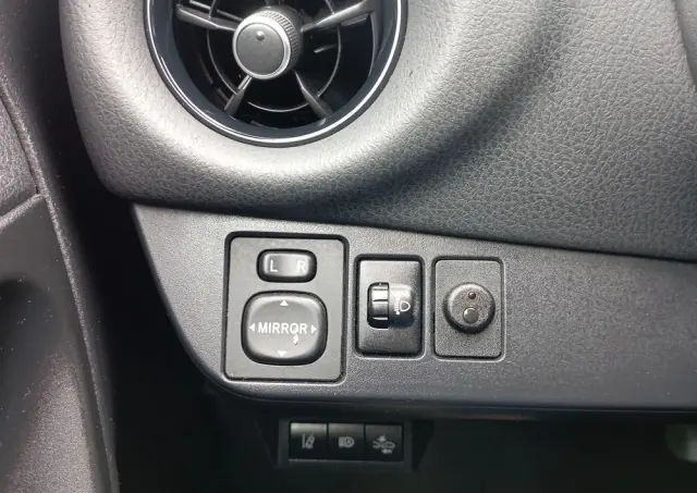 TOYOTA Yaris 1.5 Premium