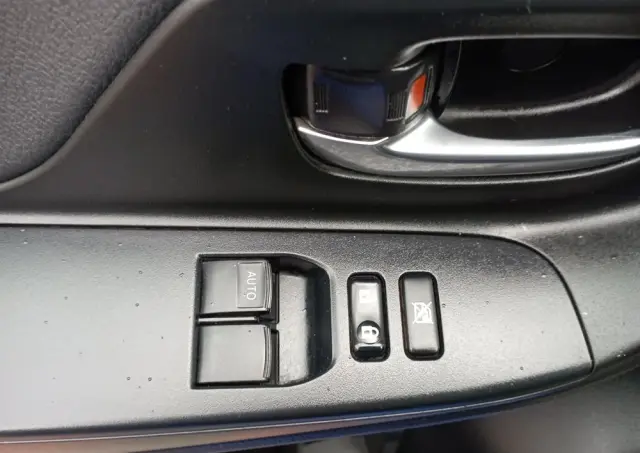 TOYOTA Yaris 1.5 Premium