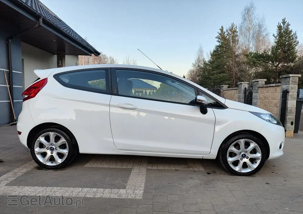 FORD Fiesta 1.25 Champions Edition