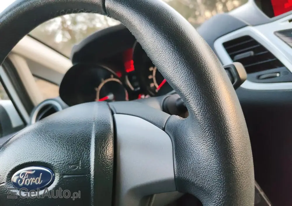 FORD Fiesta 1.25 Champions Edition