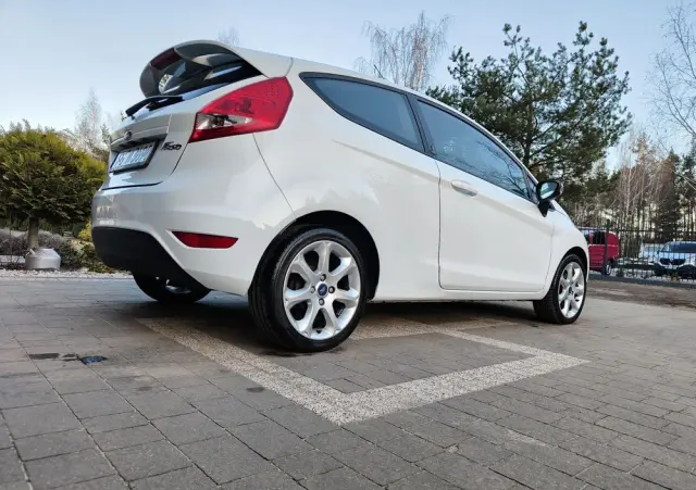 FORD Fiesta 1.25 Champions Edition
