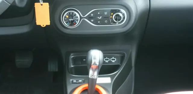 RENAULT Twingo 