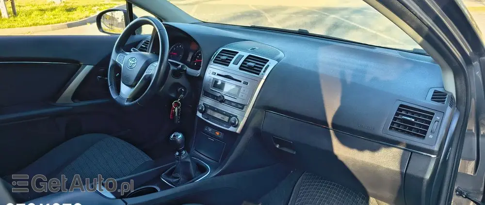 TOYOTA Avensis 1.8 Active