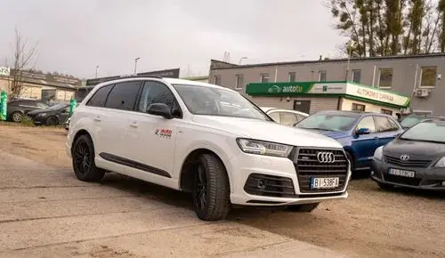 AUDI Q7 
