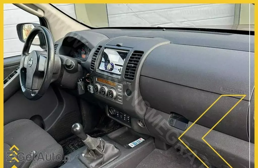 NISSAN Navara 
