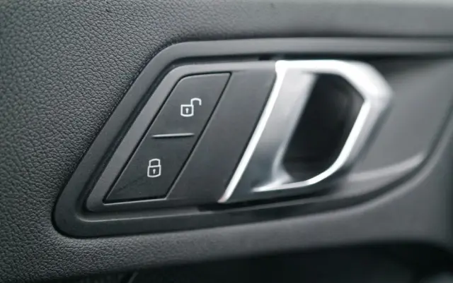 BMW Seria 1 118i Advantage